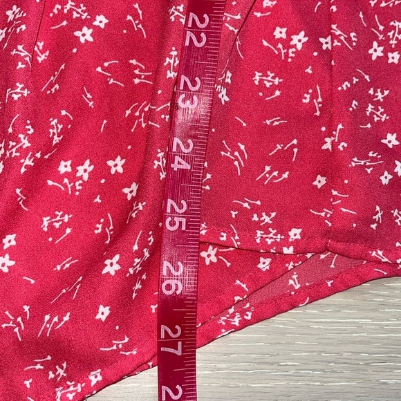 Torrid Pink and White floral pleated chiffon top size 1 - Picture 5 of 7